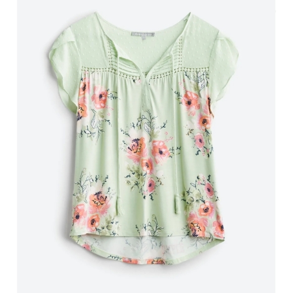 Daniel Rainn Tops - Daniel Rainn Short Sleeve Flutter Sleeve Tassel Knit Top